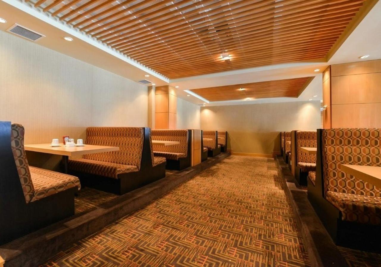 Edmonton Hotel & Convention Center Edmonton Extérieur photo